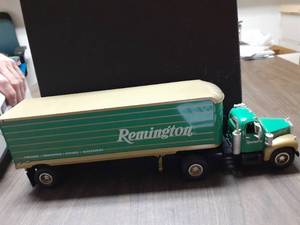 lot 446 image: Semi Tractor-Trailer Die-cast Metal Replica Model by Remington
