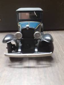 lot 453 image: 124 Scale 1931 Chevrolet Model AE Half-Ton Roadster Pickup Die-cast Metal Replica Model by Danbury Mint