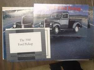 lot 455 image: 124 Scale 1940 Ford Pickup Truck Die-cast Metal Replica Model by Franklin Mint