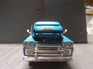 lot 460 image: 124 Scale 1958 Chevrolet 3104 Half-Ton Pickup Truck Die-cast Metal Replica Model by Danbury Mint