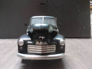 lot 462 image: 124 Scale 1953 GMC Half-Ton Pickup Truck Die-cast Metal Replica Model by Danbury Mint