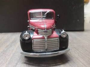 lot 464 image: 124 Scale 1941 General Motors Half-Ton Pickup Truck Die-cast Metal Replica Model by Danbury Mint