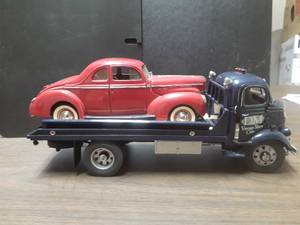 lot 471 image: 124 Scale 1938 GMC Cab Over Engine Car Carrier Die-cast Metal Replica Model by Danbury Mint
