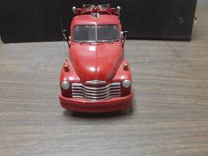 lot 473 image: 124 Scale 1953 Chevrolet Wrecker Die-cast Metal Replica Model by Danbury Mint