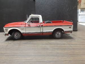 lot 468 image: 124 Scale 1972 Chevrolet Cheyenne Pickup Truck Die-cast Metal Replica Model by Danbury Mint
