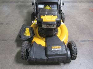 DEWALT 21.5 in. 20-Volt MAX Lithium-Ion Cordless Battery Walk Behind Self Propelled Mower DCMWSP244U2