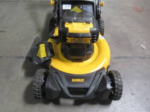 DEWALT 21.5 in. 20-Volt MAX Lithium Ion Cordless Battery Walk Behind Push Mower DCMWP233U2