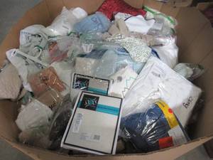 WHOLESALE MIXED PALLET OF MISCELLANEOUS BRAND NAME BEDDING AND BATH DECOR
