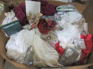 WHOLESALE MIXED PALLET OF MISCELLANEOUS BRAND NAME BEDDING AND BATH DECOR