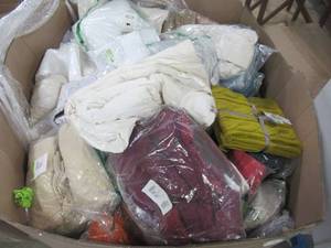WHOLESALE MIXED PALLET OF MISCELLANEOUS BRAND NAME BEDDING AND BATH DECOR