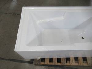 Swiss Madison Voltaire 60 in. x 32 in. Acrylic White, Alcove, Integral, Right-Hand Drain, Apron Rectangular Bathtub in White SM-AB542