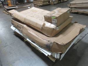 WHOLESALE PALLET OF MISCELLANEOUS BATHSHOWER WALLS