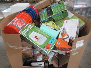 WHOLESALE MIXED PALLET OF SMALL HOUSEWARES AND GARAGE ITEMS