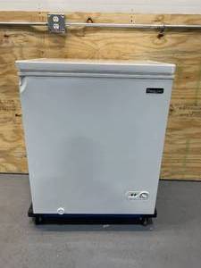 lot 61 image: MAGIC CHEF 5.0 cu. ft. Chest Freezer in White