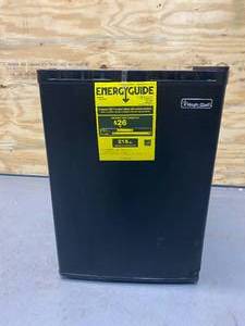 lot 90 image: MAGIC CHEF 2.6 cu. ft. Mini Fridge in Black, ENERGY STAR