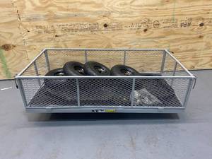 lot 107 image: GORILLA CARTS 1,000 lb. Heavy-Duty Steel Utility Cart