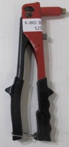 lot 527 image: Arrow RT100M Economy Rivet Tool