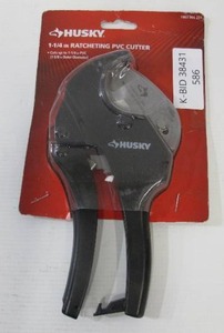 lot 586 image: Husky 1-14 in. Ratcheting PVC Cutter