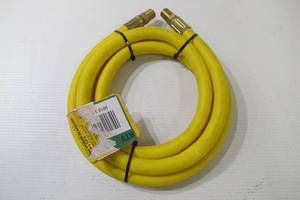lot 597 image: DeWalt 38 in. x 6 ft. Premium Hybrid Lead-in Hose