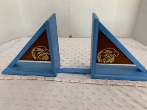 lot 30 image: Wooden Bookends and Holiday Star - Assembled by Local Veteran through Help Heal Veterans