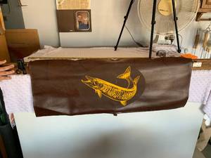 lot 90 image: Genes Lure Holder ( Musky - Pike)  3 - 14 Lures - Total Length 4