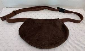 lot 42 image: Leather Zipper Top Fanny Pack - Assembled by Local Veteran through Help Heal Veterans