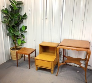 lot C-28 image: 3 Vintage Tables