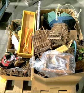 lot 60 image: Entire Pallet Home Decor