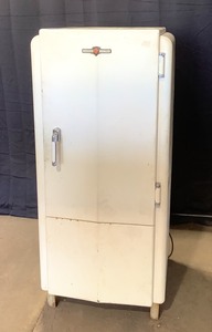 lot A-113 image: Antique Fridge