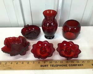 lot H-28 image: Vintage Red Glass Decor