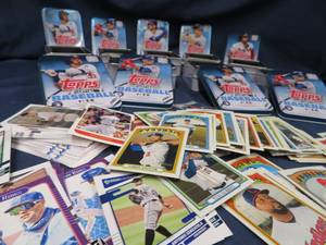 9 TINS OF 2021 TOPPS BASEBALL CARDS PLUS LOOSE CARDS