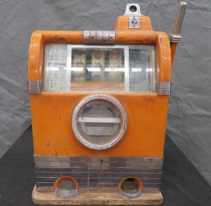 VINTAGE 5 CENT SLOT MACHINE.