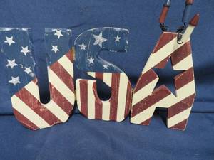 PATRIOTIC DECOR. 4TH OF JULY IS ALMOST HERE.