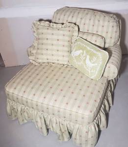 Cottage Chic Broyhill Chaise Lounge