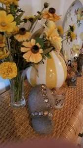 Cheery Yellow Toned Accent Dcor Collection
