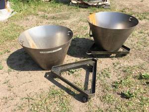 lot 14 image: 2 CNC Spinner Chip Pails With Carts