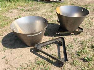 lot 15 image: 2 CNC Spinner Chip Pails With Carts
