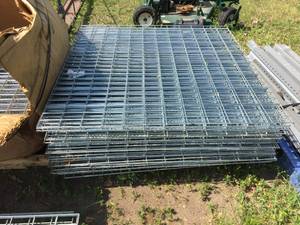 lot 23 image: Approx 32 48 x 48 Wire Shelf Panels