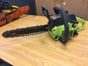 lot 90 image: Poulan Wood Shark 1950 Chainsaw