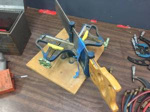 lot 102 image: Stanely Cast Iron Miter Vise