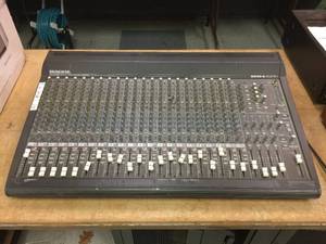 lot 140 image: Mackie SR24-4 VLZ Pro Bus Mixing Console