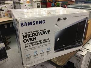lot 174 image: Samsung 1.4 CF Countertop Microwave Oven