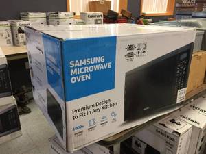 lot 175 image: Samsung 1.4 CF Countertop Microwave Oven