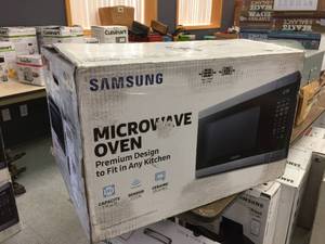 lot 176 image: Samsung 1.9 CF Countertop Microwave Oven