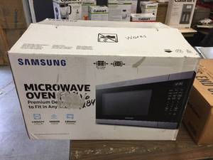 lot 177 image: Samsung 1.9 CF Countertop Microwave Oven