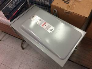 lot 183 image: Siemens NR-423 100AMP Enclosed Switch Power Box