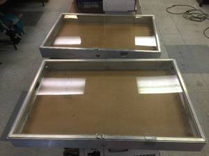 lot 187 image: 2 Aluminum Lockable Table Top Display Cabinets