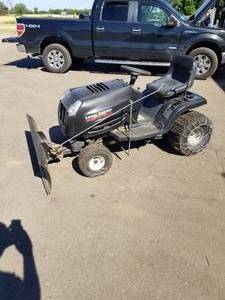 lot 32 image: Murry Hydro Automatic 20hp Lawn Tractor