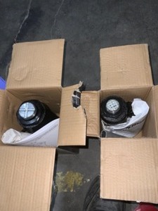 lot 16 image: HUSKY 6-Ton & 12-Ton Bottle Jacks. See Pictures