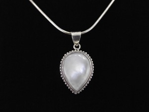 .925 Sterling Silver Mother of Pearl Pendant Necklace